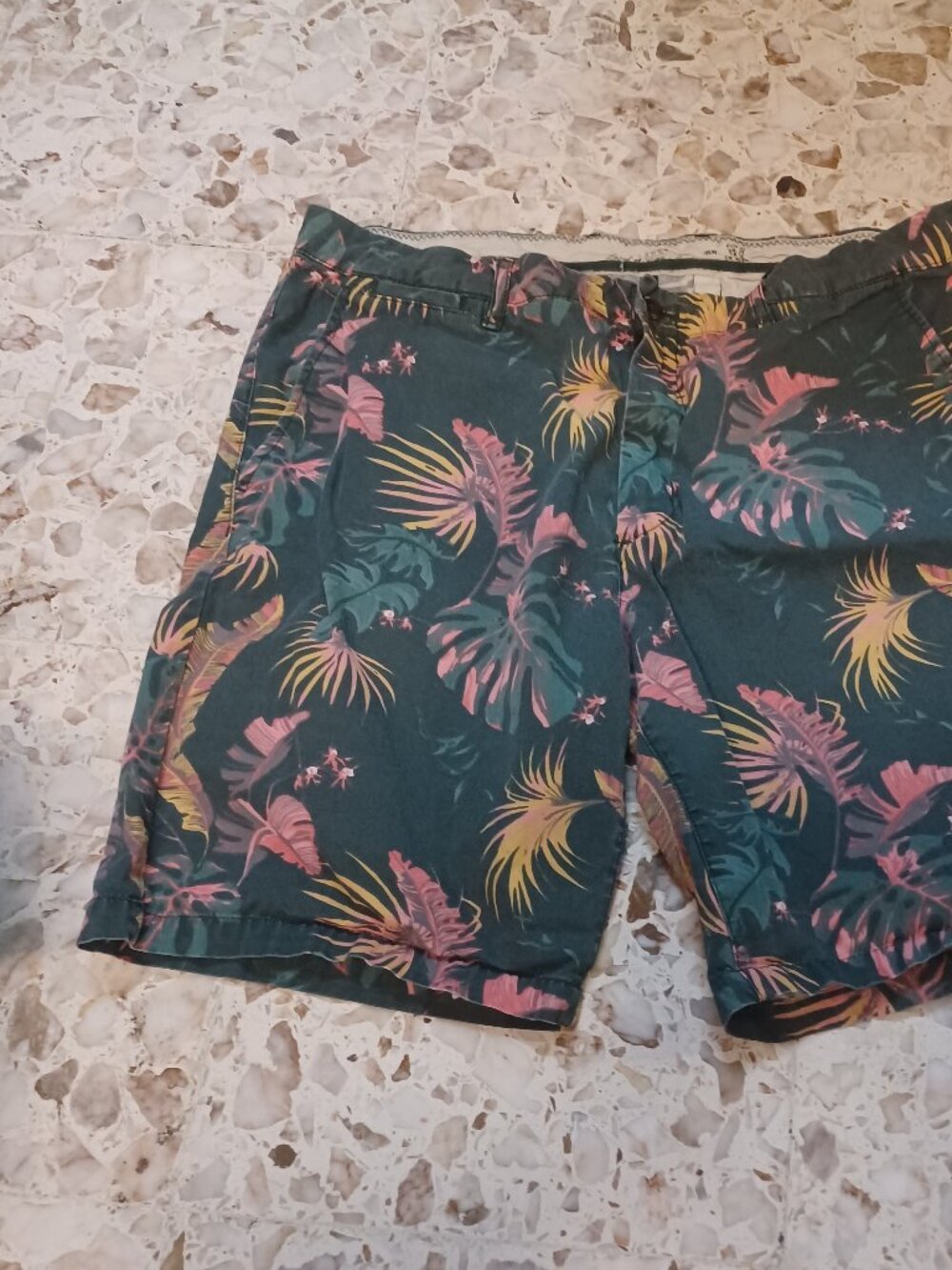 H&M L.O.G.G. Men's Shorts 35 Dark Green Tropical Theme
